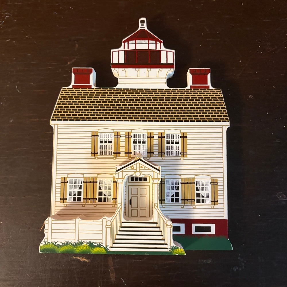 Shelia's 1995 Yaquina Bay Light Newport Oregon Wooden Shelf Sitter Miniature